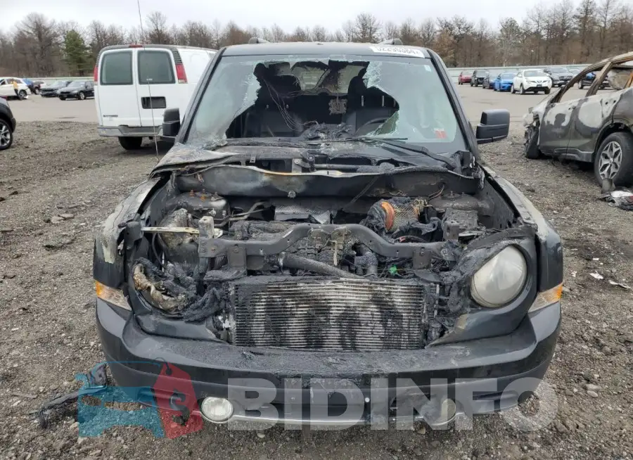 1C4NJRFB1GD783025 Photo# 5