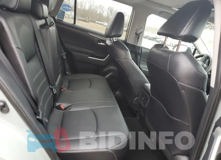 2T3A1RFVXMW208509 Photo# 10