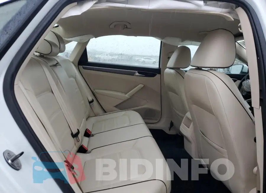 1VWDT7A39HC042832 Photo# 10