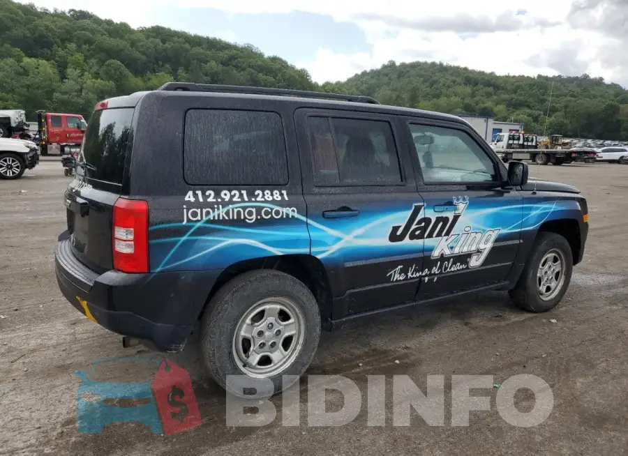 1C4NJPBA9GD793111 Photo# 3