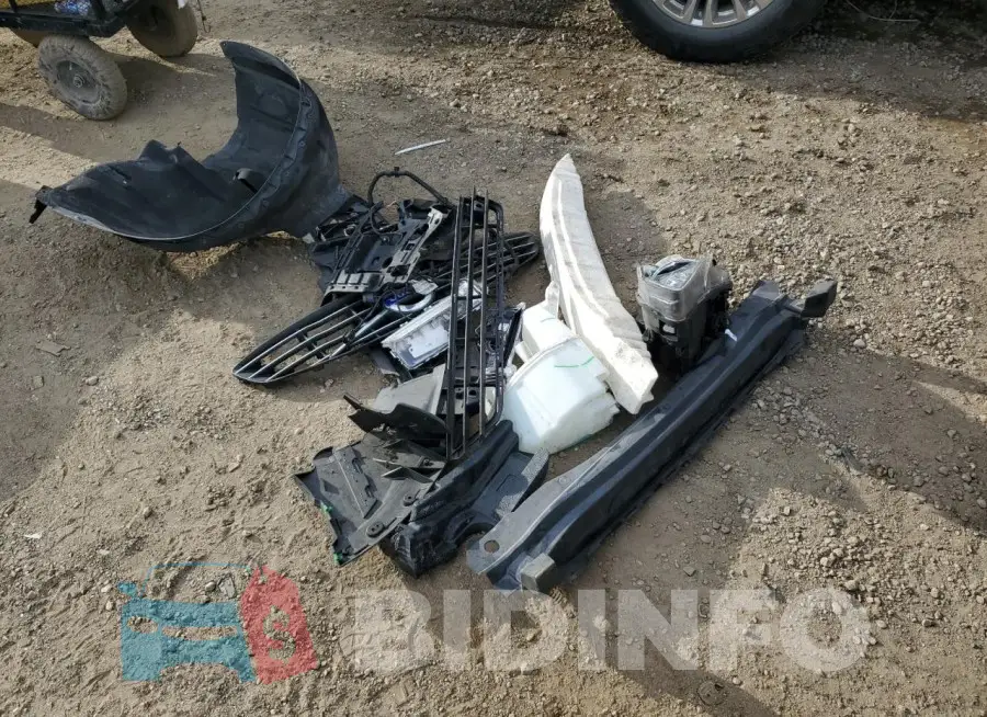 YV140MFB8F1306300 Photo# 12
