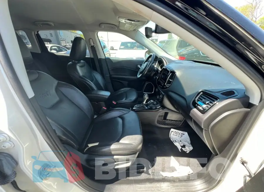 3C4NJDCB2JT456027 Photo# 5