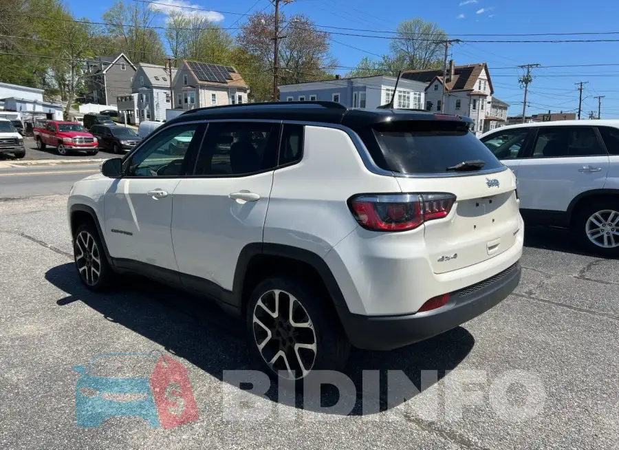3C4NJDCB2JT456027 Photo# 3