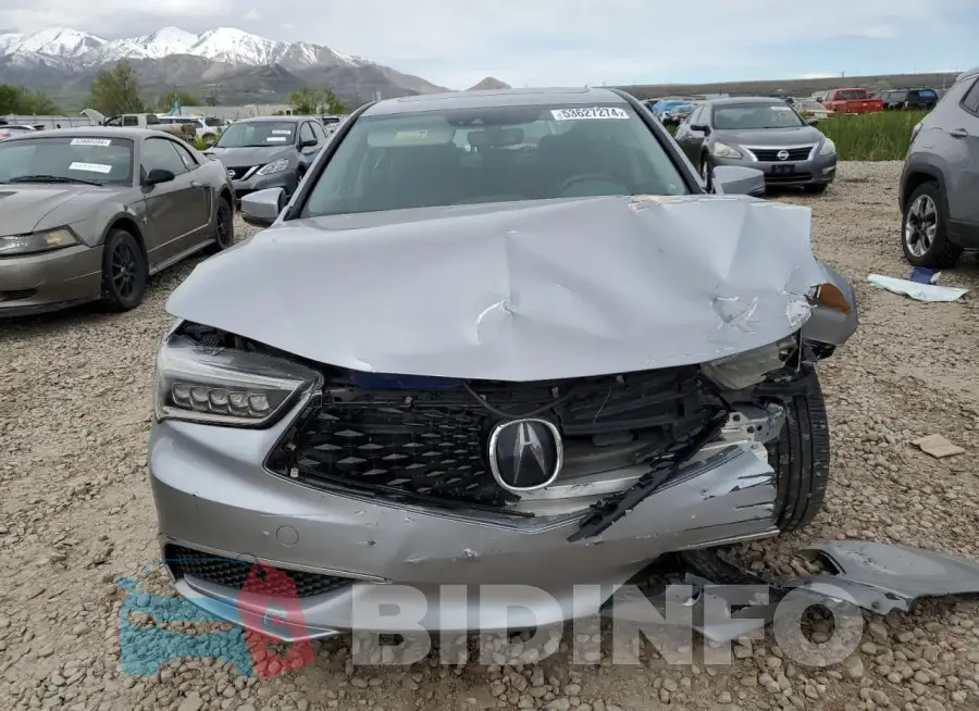 19UUB1F58JA005285 Photo# 5