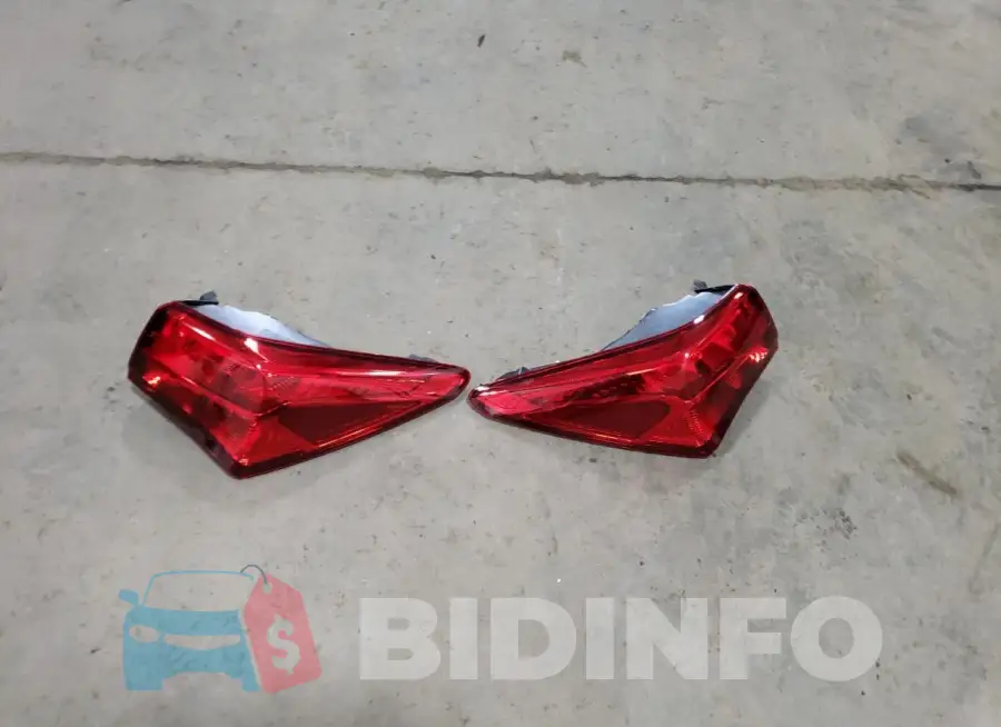 19UUB2F47KA008936 Photo# 12