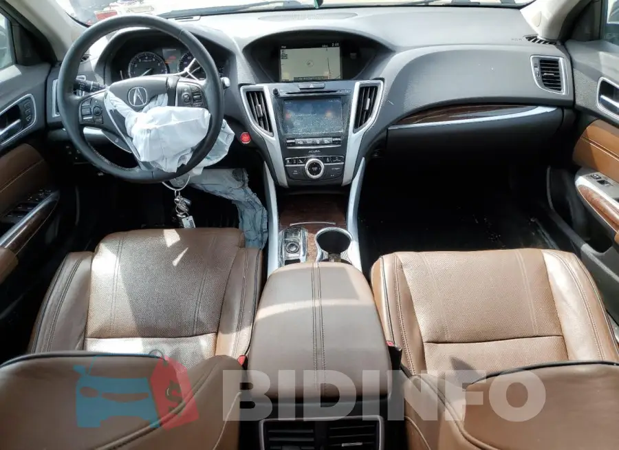 19UUB2F74JA011527 Photo# 8