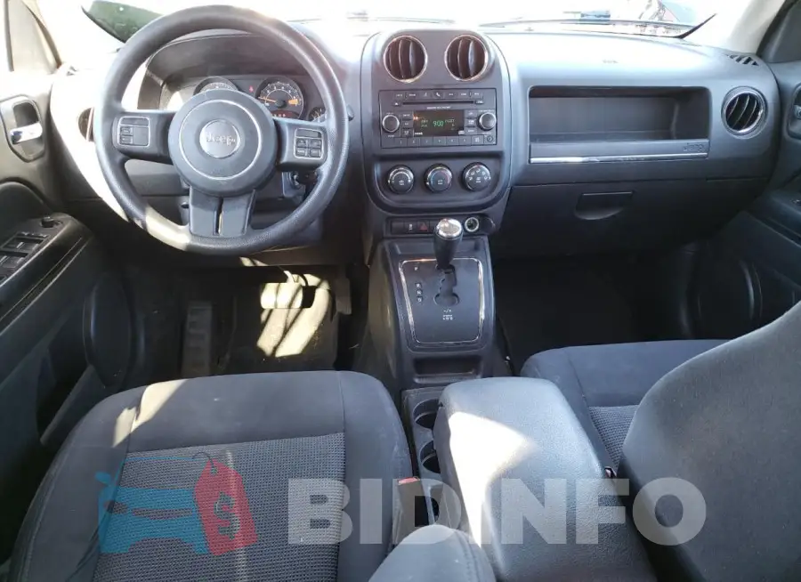 1C4NJRBB6GD786640 Photo# 8