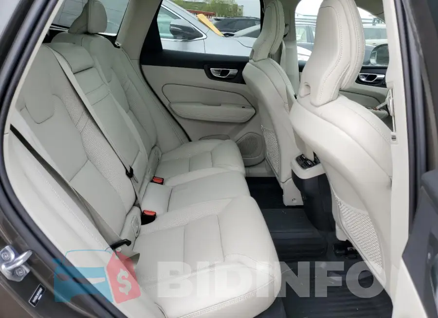 YV4102RL8M1709687 Photo# 11