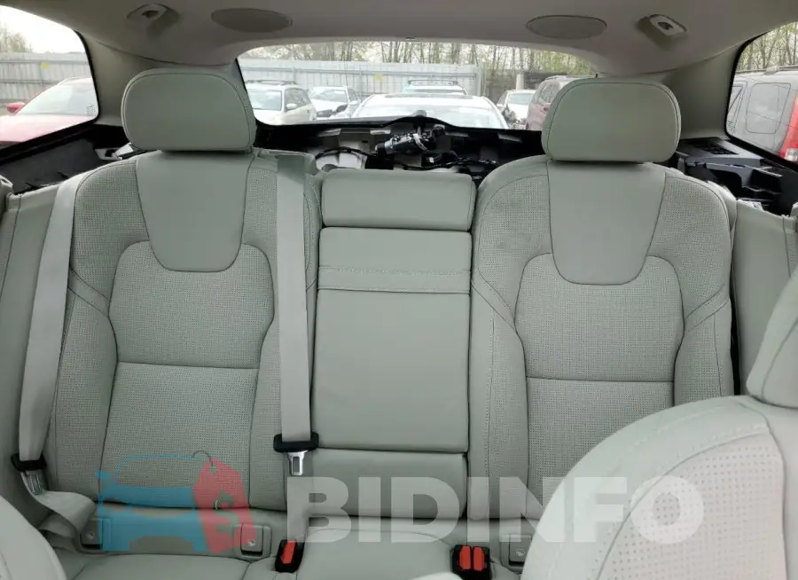 YV4102RL8M1709687 Photo# 10