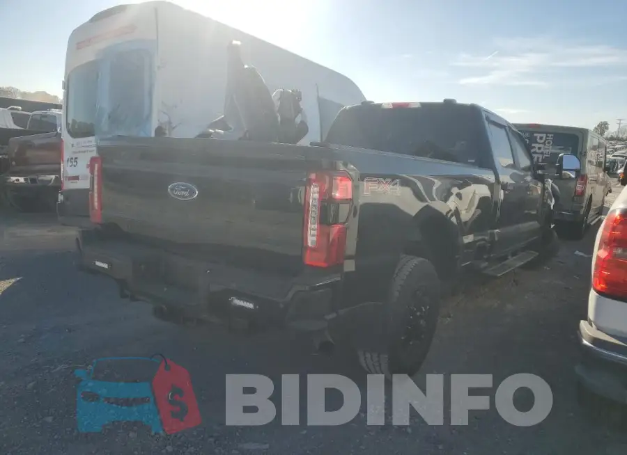 1FT8W3BNXPEC39841 Photo# 3