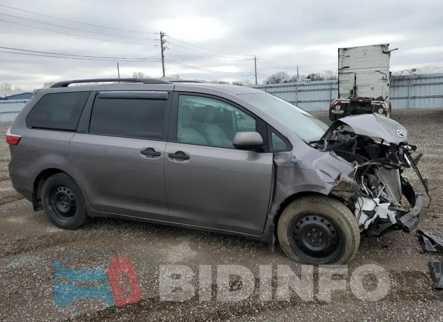 5TDZZ3DCXHS818282 Photo# 4