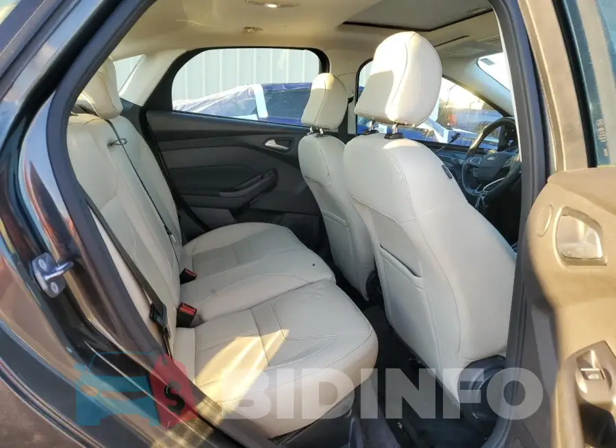 1FADP3J26JL279426 Photo# 10