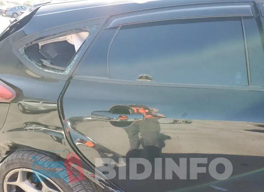 1FADP3L95JL247187 Photo# 10