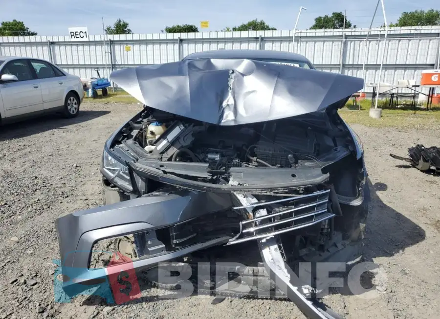 1VWBT7A37HC070877 Photo# 5