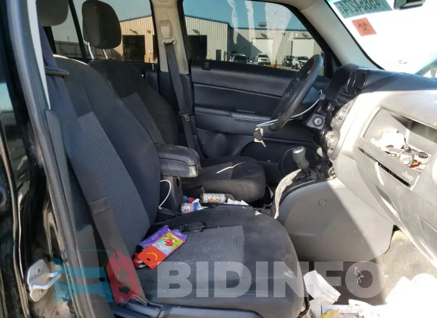 1C4NJPBA1GD512788 Photo# 7