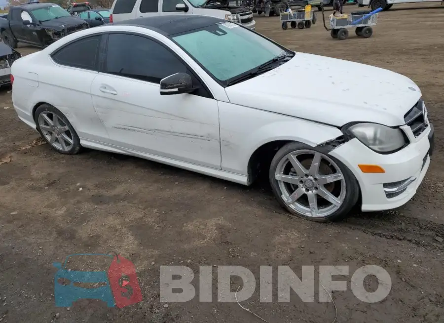 WDDGJ4HB7FG441106 Photo# 4