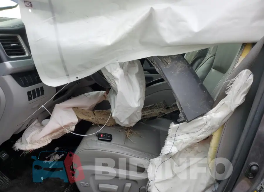 5TDJKRFH4GS250803 Photo# 7