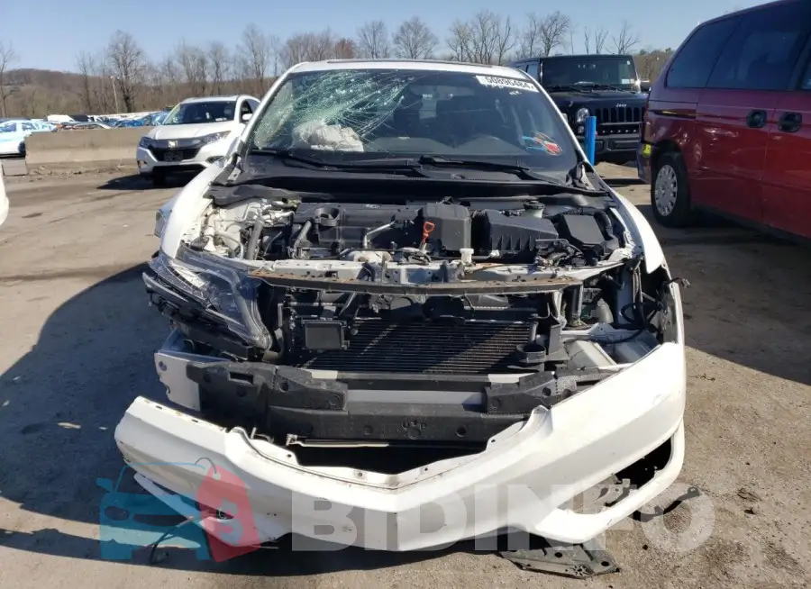 19UDE2F73JA001207 Photo# 5