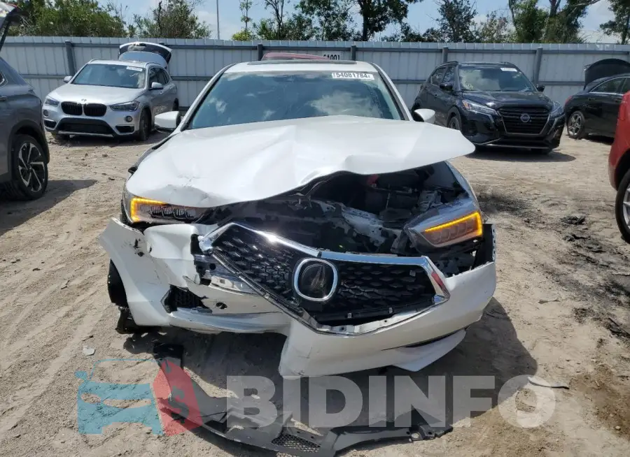 19UUB1F30JA010382 Photo# 5