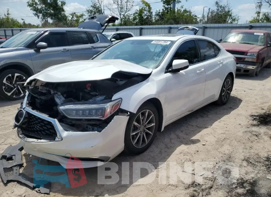 19UUB1F30JA010382 Photo# 1