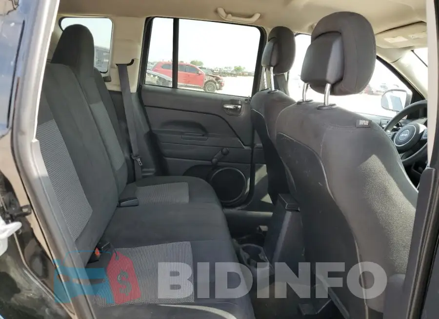1C4NJCBA7GD536053 Photo# 10