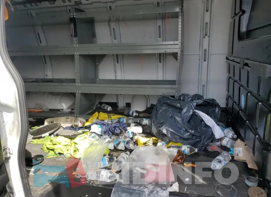 1GCWGBF78M1148077 Photo# 11