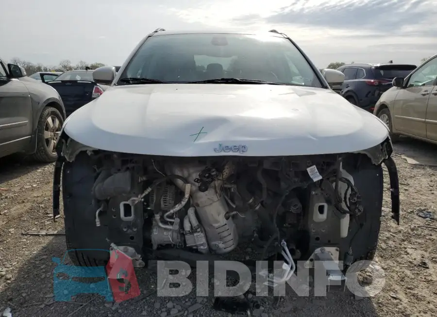 3C4NJDCB5LT111819 Photo# 5