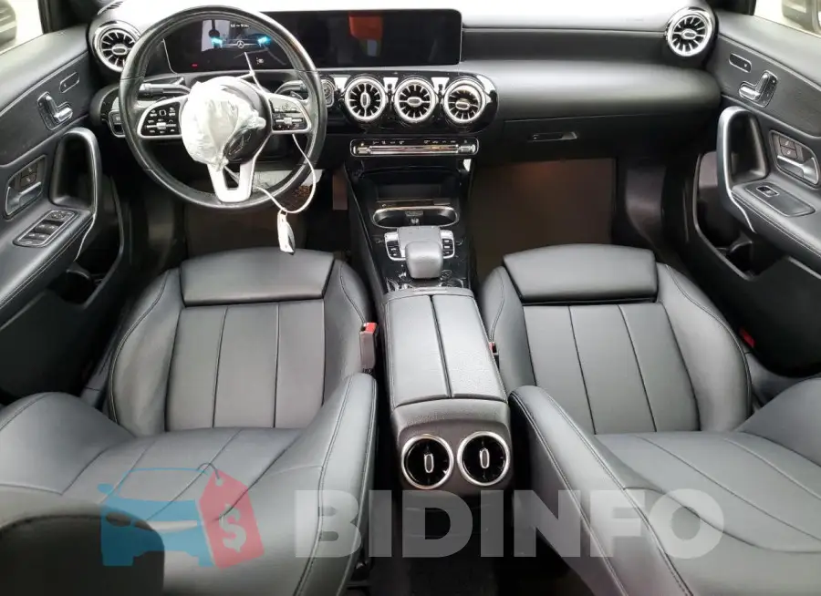 WDD3G4EB0KW017977 Photo# 8
