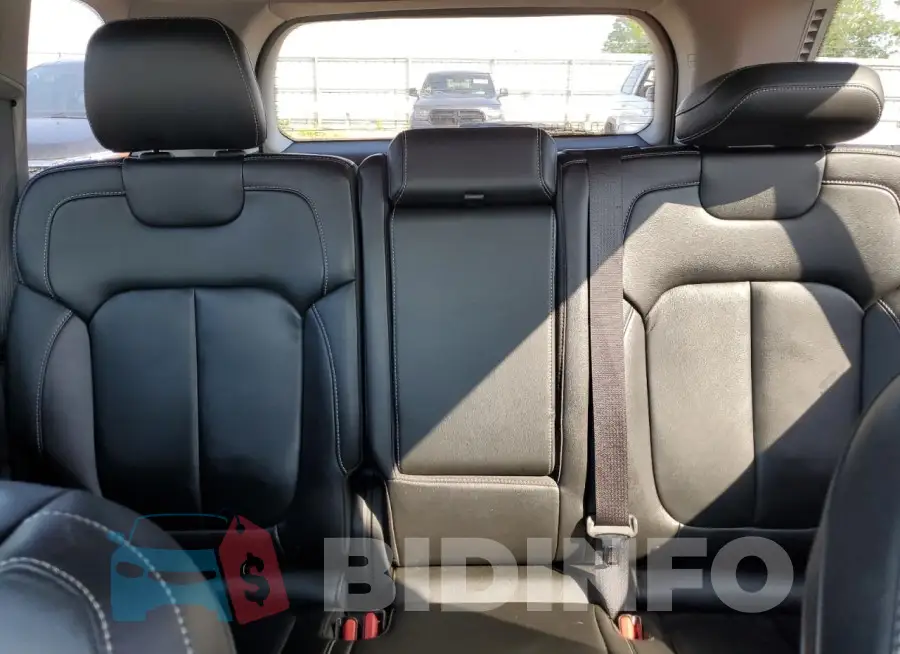 1C4RJGBG4PC525823 Photo# 10