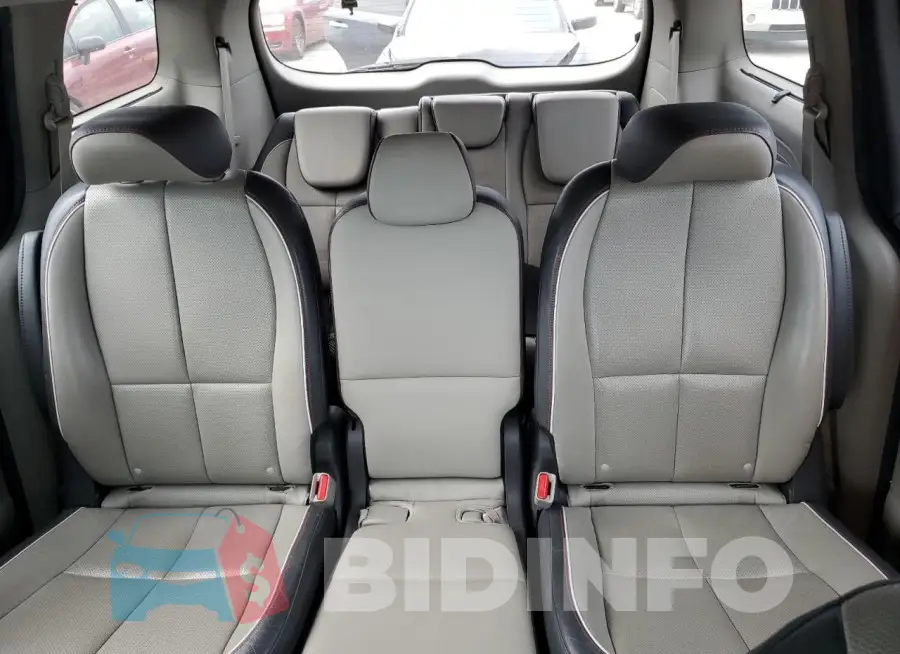 KNDMC5C16F6030717 Photo# 10
