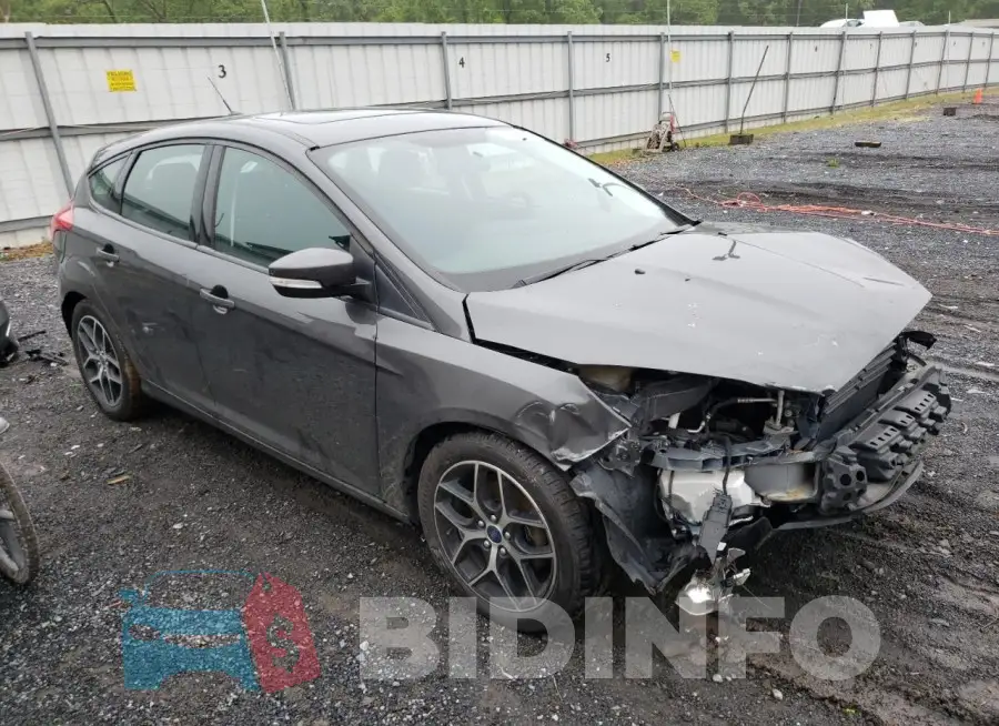 1FADP3M23JL318727 Photo# 4
