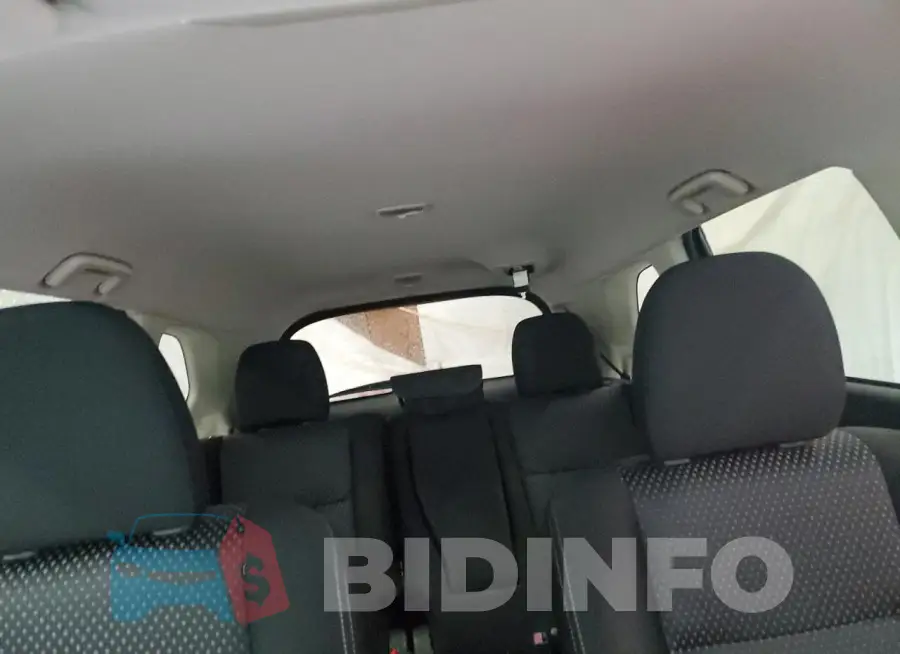 JA4AZ3A3XJJ005068 Photo# 10