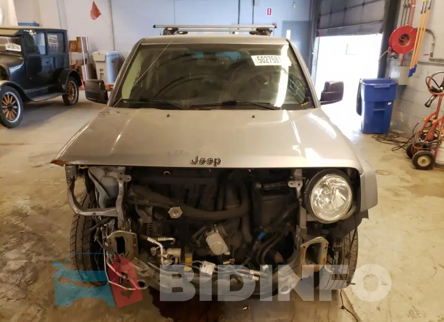 1C4NJRFB1FD292100 Photo# 5