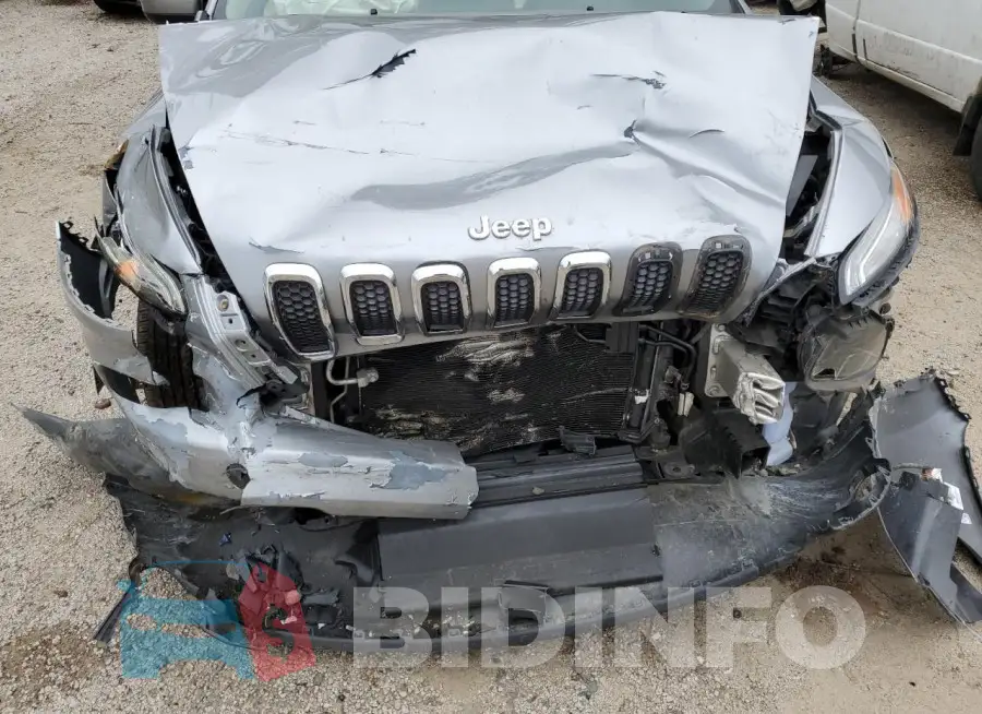 1C4PJLCB7FW560145 Photo# 12