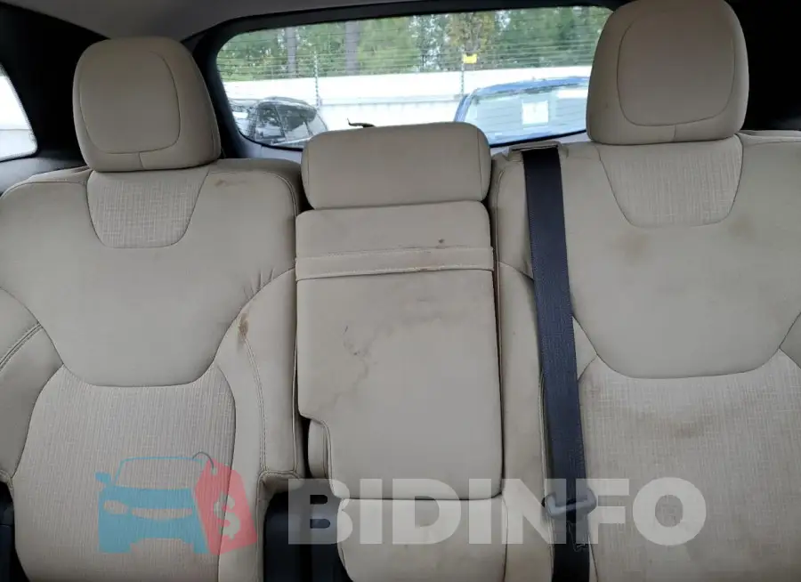 1C4PJLCB7FW560145 Photo# 10