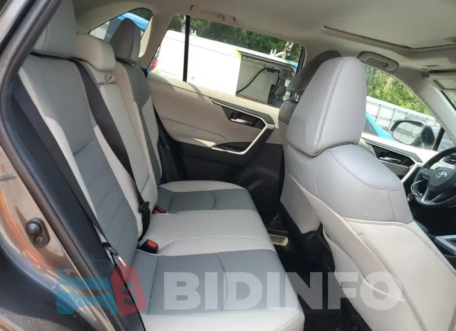 2T3C1RFV3MC170759 Photo# 11