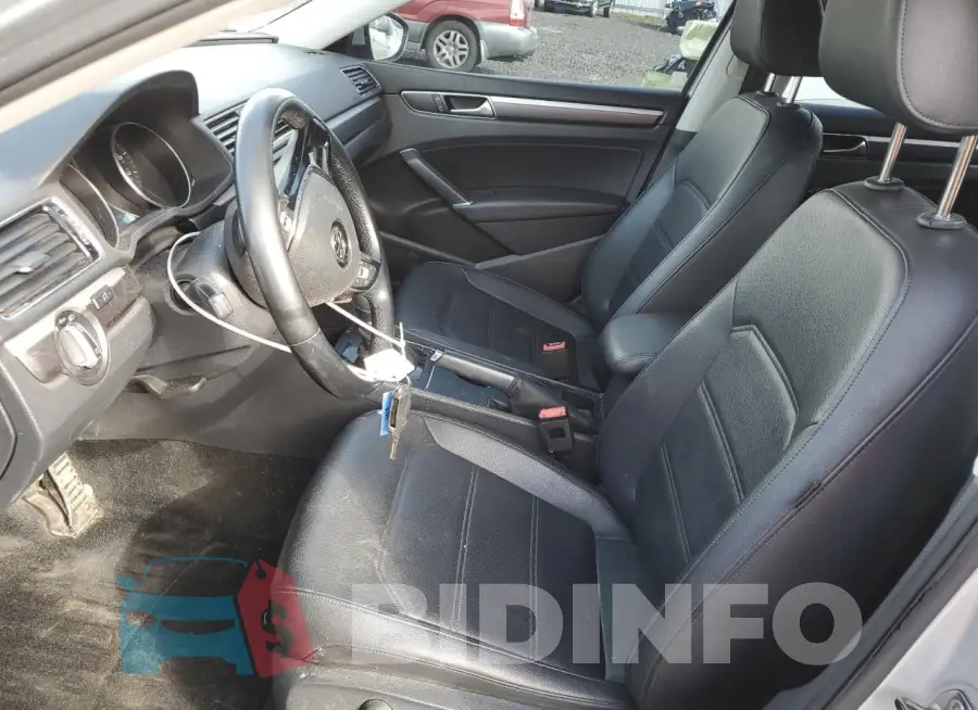 1VWDT7A37HC028332 Photo# 7
