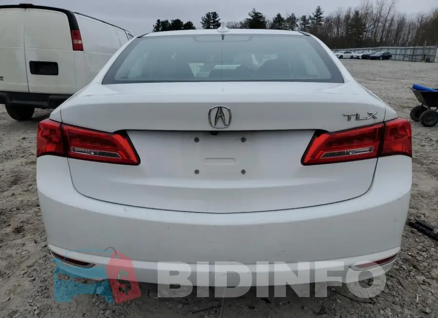 19UUB1F36JA010421 Photo# 6