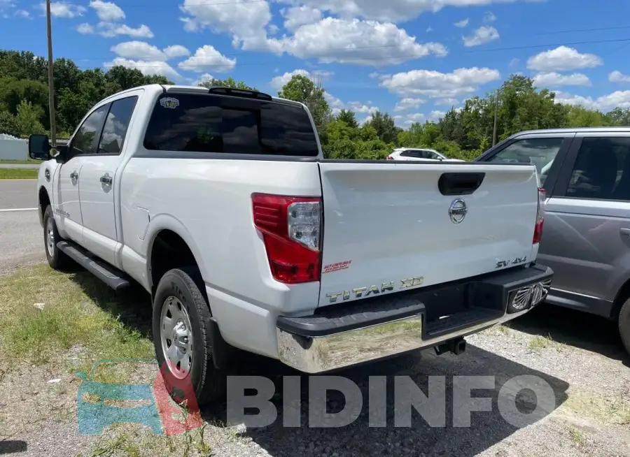 1N6AA1F35JN510922 Photo# 3