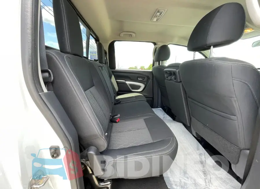 1N6AA1F35JN510922 Photo# 6