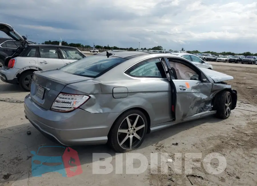 WDDGJ4HB5FG439371 Photo# 3