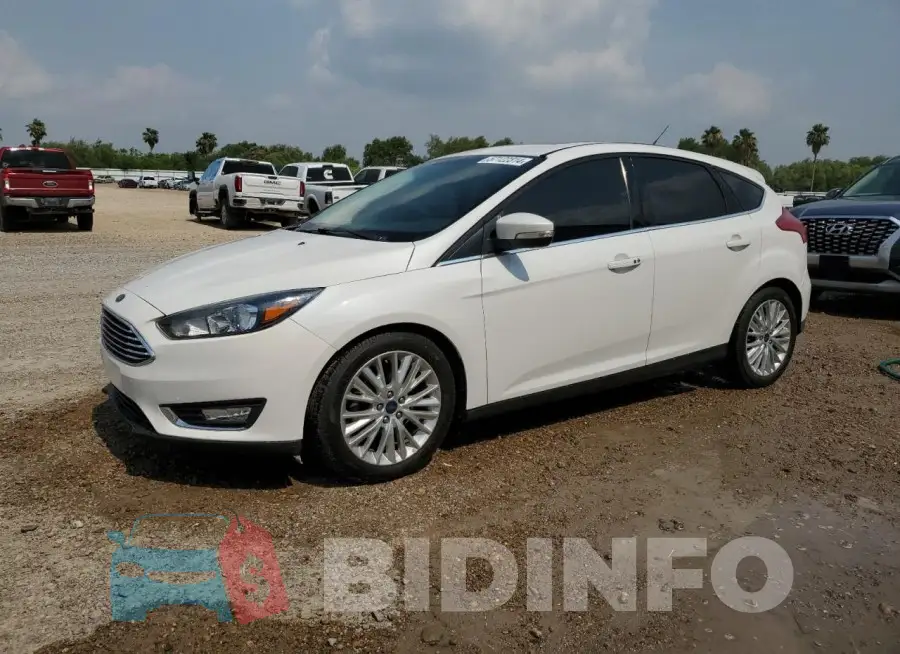 1FADP3N24HL272432 Photo# 1