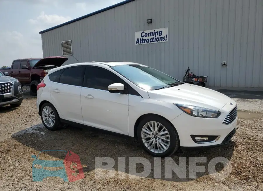 1FADP3N24HL272432 Photo# 4