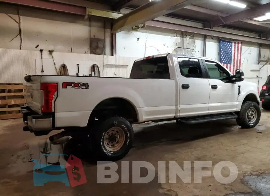 1FT8W3B62JEB44576 Photo# 3