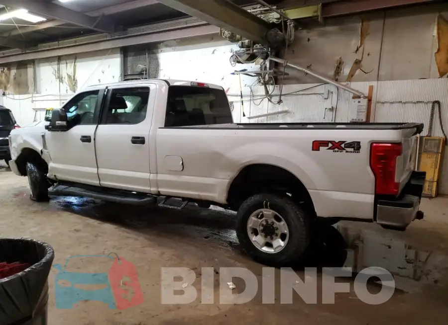 1FT8W3B62JEB44576 Photo# 2
