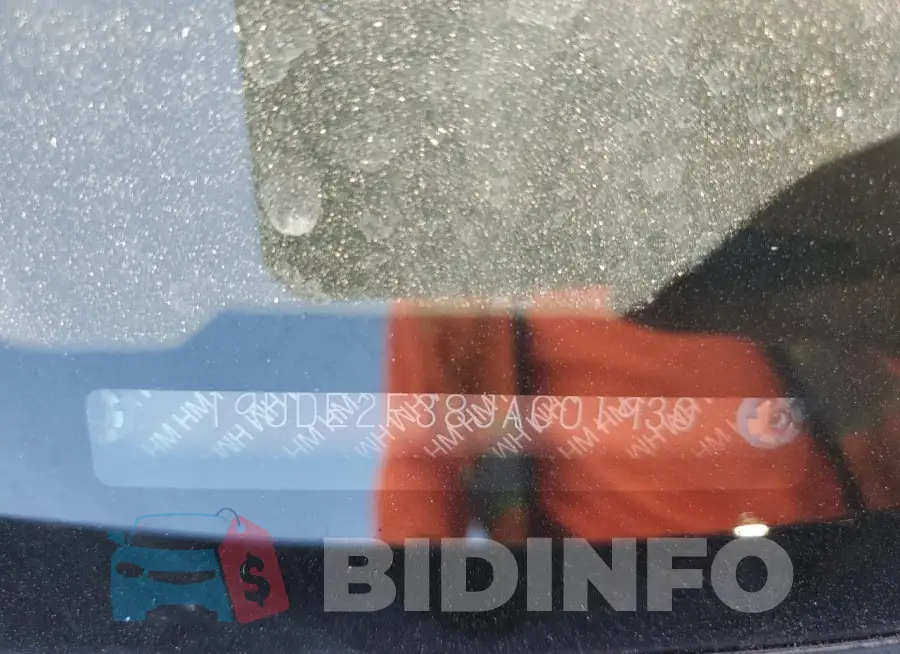 19UDE2F38JA001930 Photo# 12