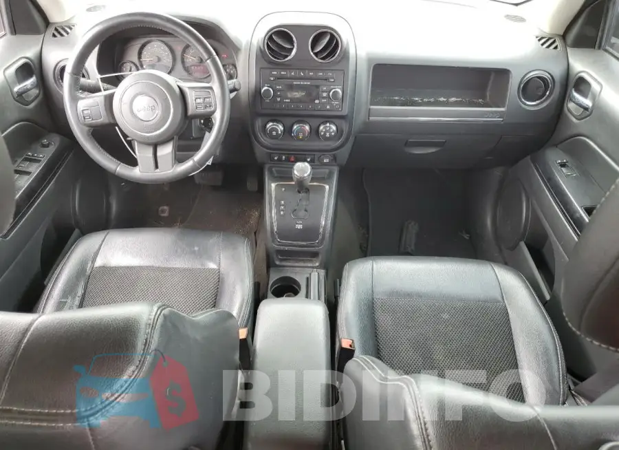 1C4NJRBBXGD672639 Photo# 8