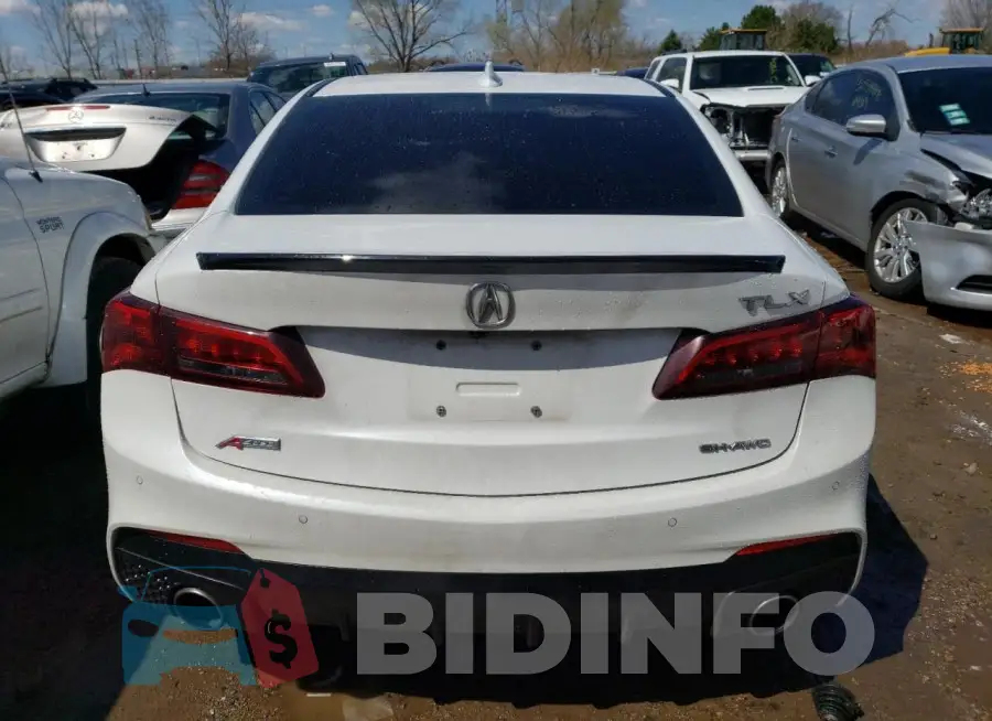 19UUB3F62KA001061 Photo# 6