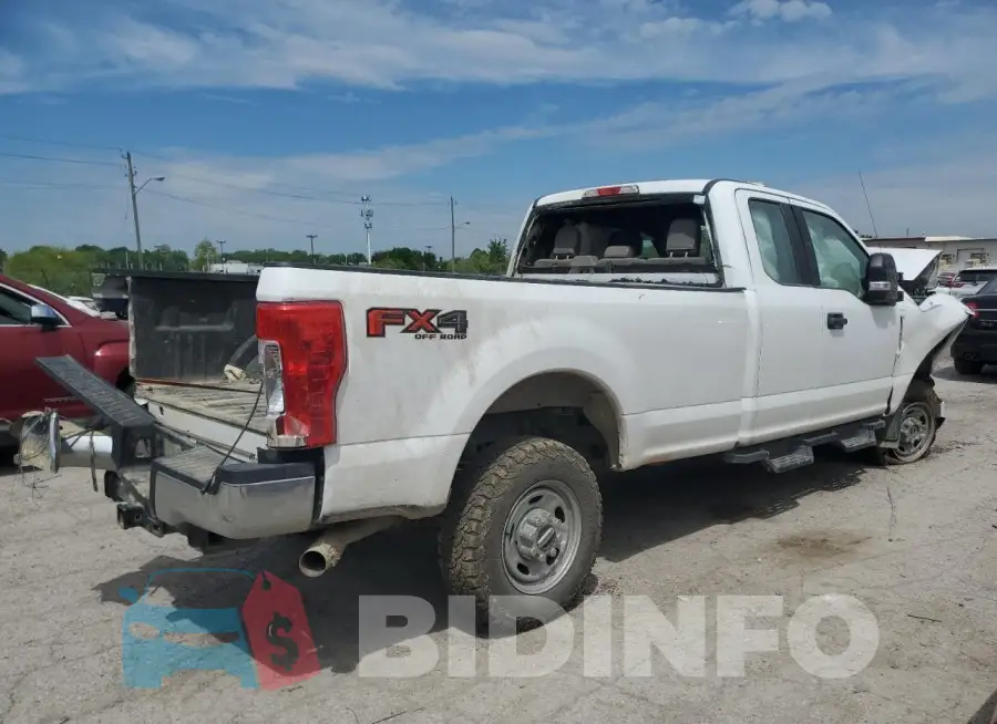 1FT7X2B61JEC99218 Photo# 3