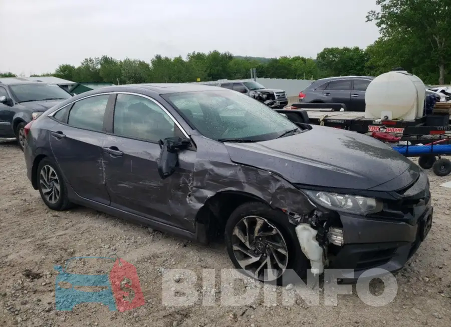 19XFC2F77JE201923 Photo# 4